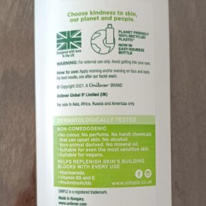 آبرسان و مرطوب کننده سیمپل لایت برای پوست‌های چرب و مختلط